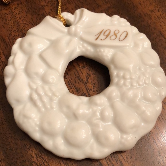 Avon 1980 Christmas Remembrance Wreath Ornament 14K - Picture 4 of 14